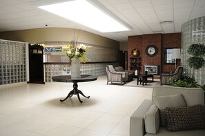 Lobby - Visitors Inn (Hamilton)