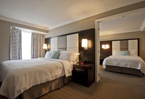 Family Suite, 2 Bedrooms, Kitchenette | Hypo-allergenic bedding, pillow-top beds, in-room safe - Visitors Inn (Hamilton)