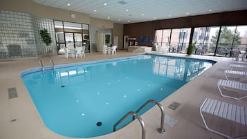 Indoor pool, sun loungers