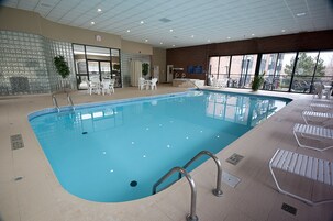 Indoor pool, sun loungers