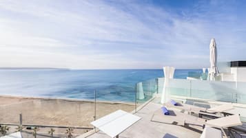 Ático Deluxe, 2 habitaciones, bañera de hidromasaje, vistas al mar | Terraza o patio