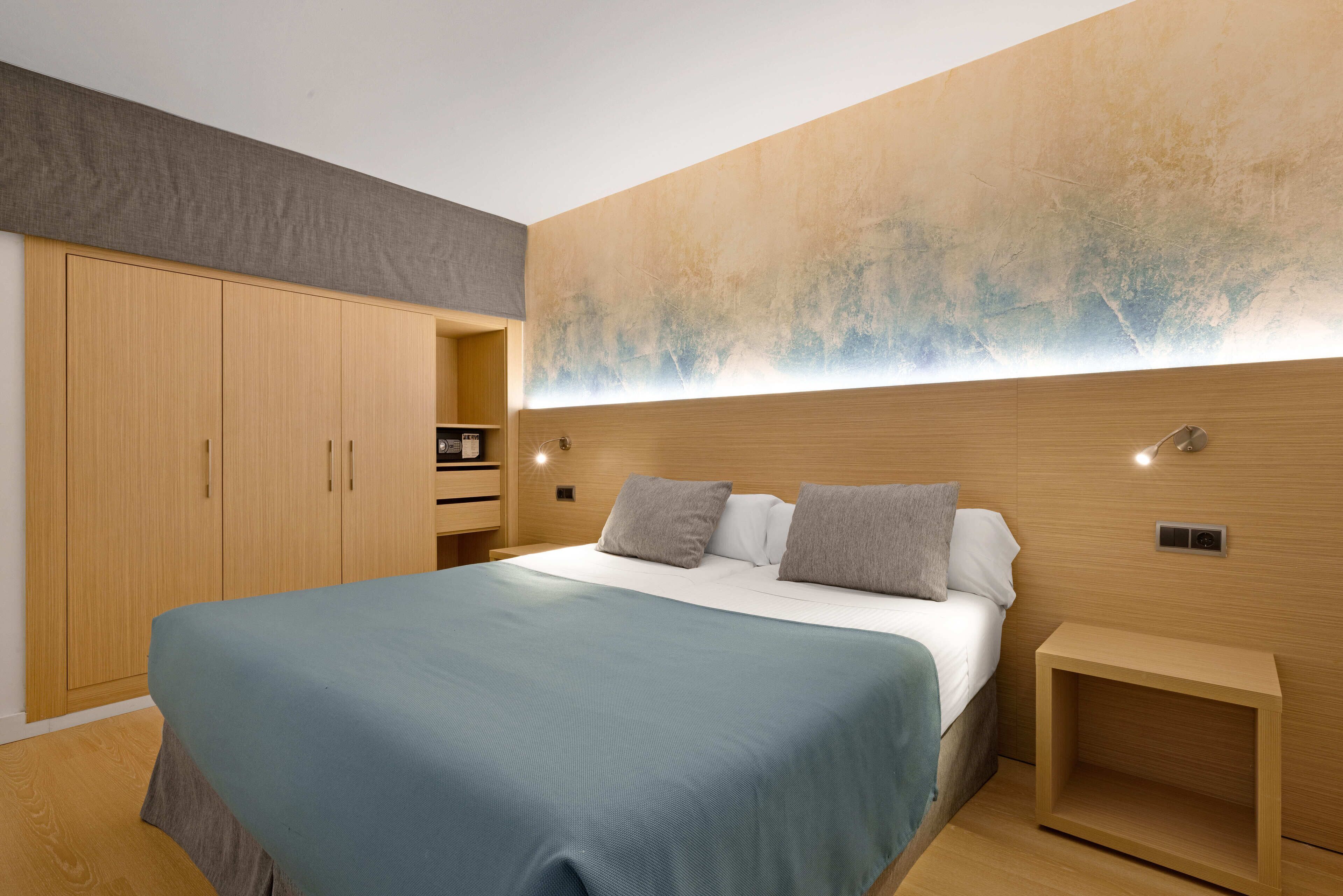 In-room safe, laptop workspace, blackout curtains, soundproofing