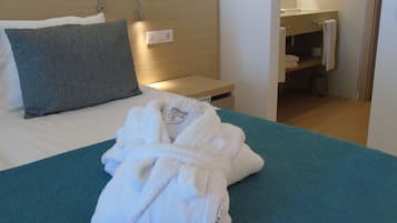 1 soveværelse, pengeskab på værelset