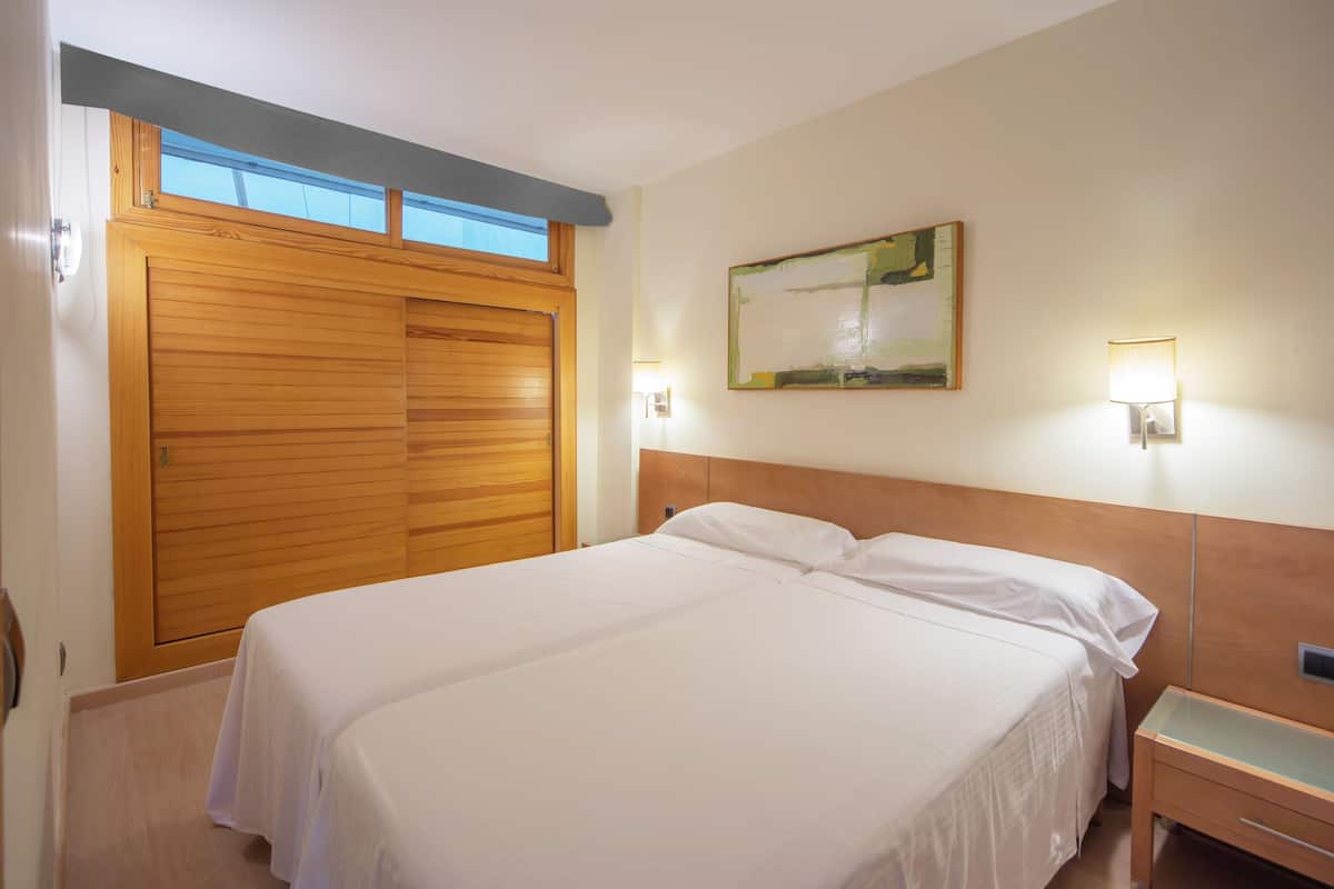 In-room safe, laptop workspace, blackout curtains, soundproofing