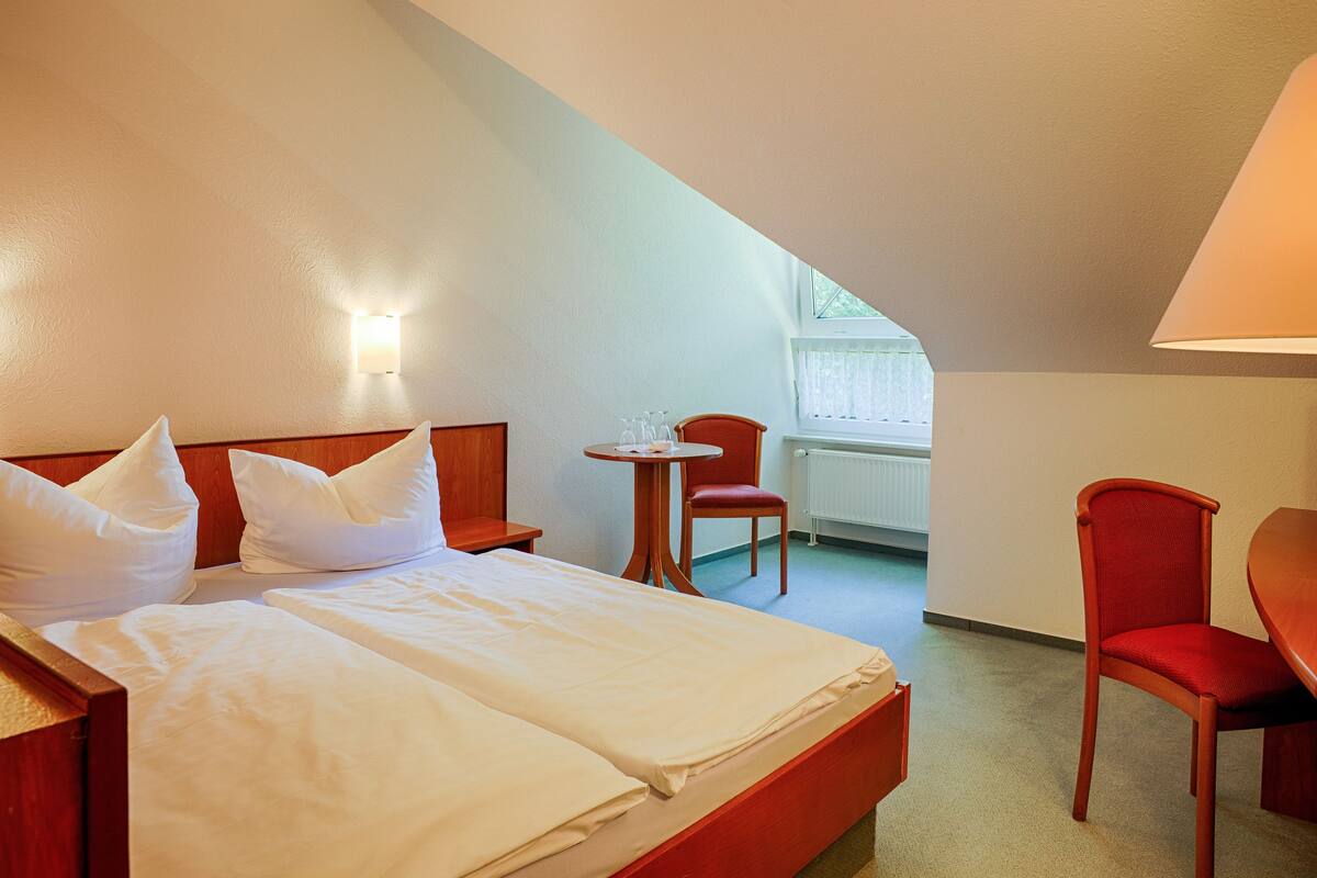 studio, 1 queen bed | minibar, in-room safe, desk, laptop workspace