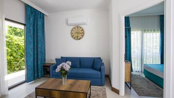 Chambre Familiale, 1 chambre | Bureau, chambres insonorisées, Wi-Fi gratuit, draps fournis