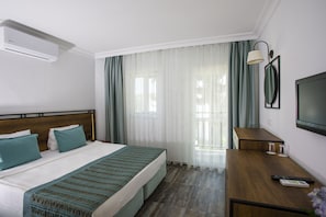 Superior Room | Desk, soundproofing, free WiFi, bed sheets - Bitez Garden Life Hotel - All Inclusive (Bodrum)