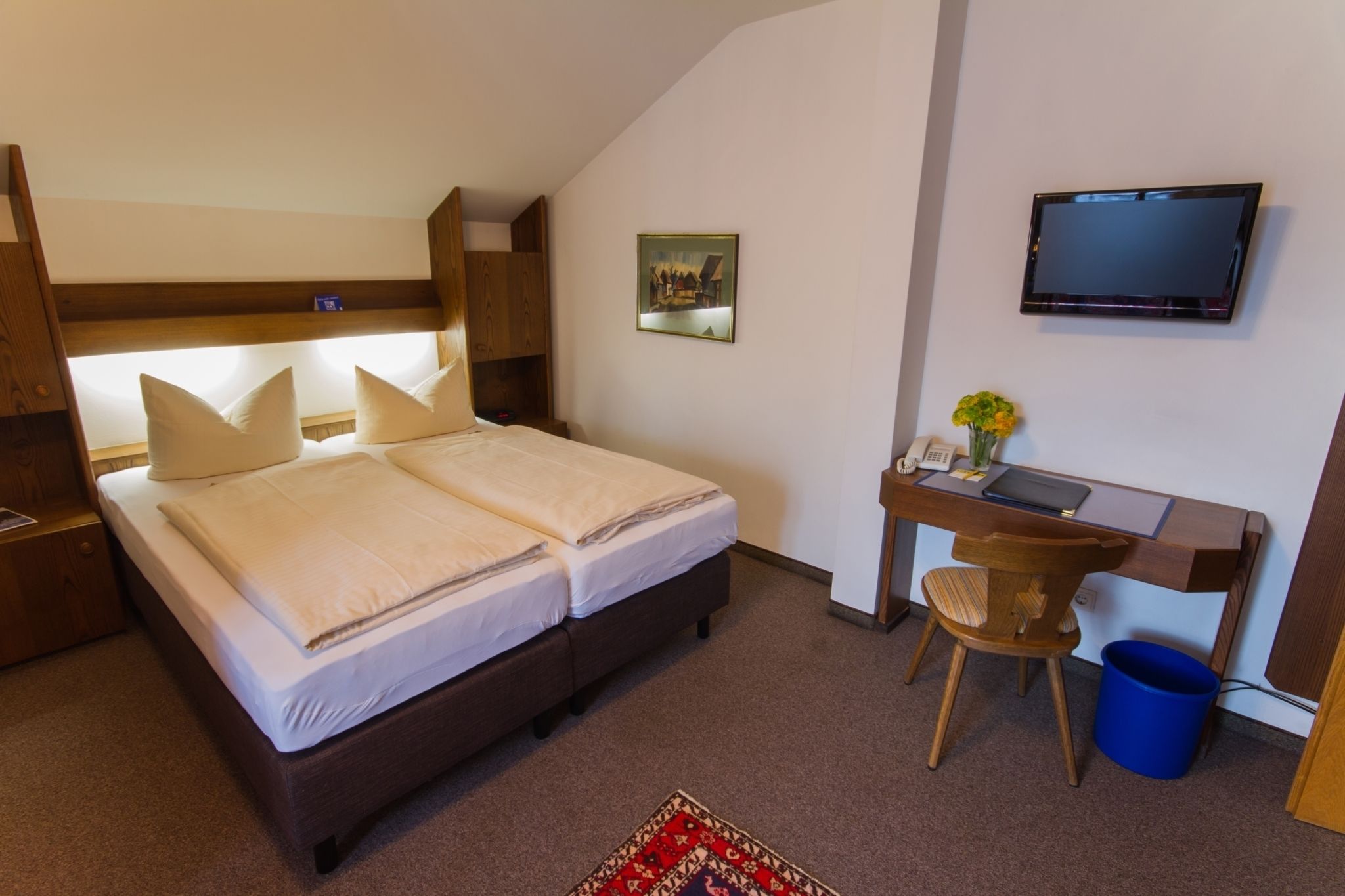 comfort double room, 1 king bed | in-room safe, desk, free wifi