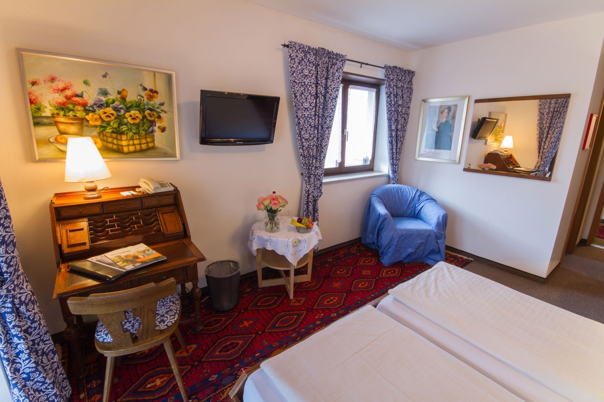 standard double room | in-room safe, desk, free wifi