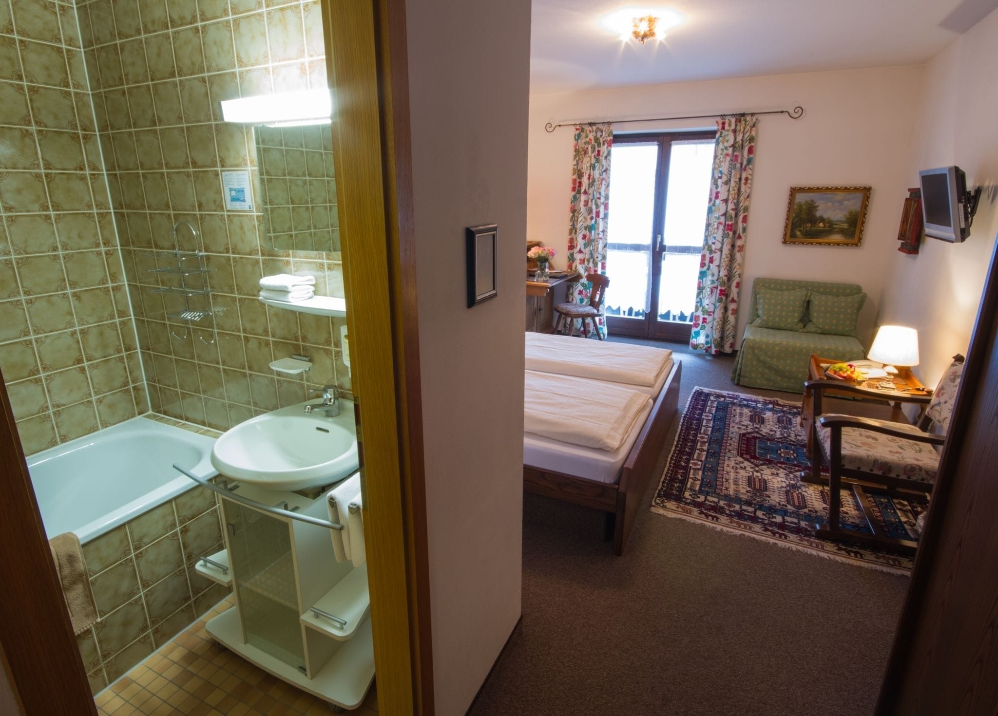 standard double room | in-room safe, desk, free wifi