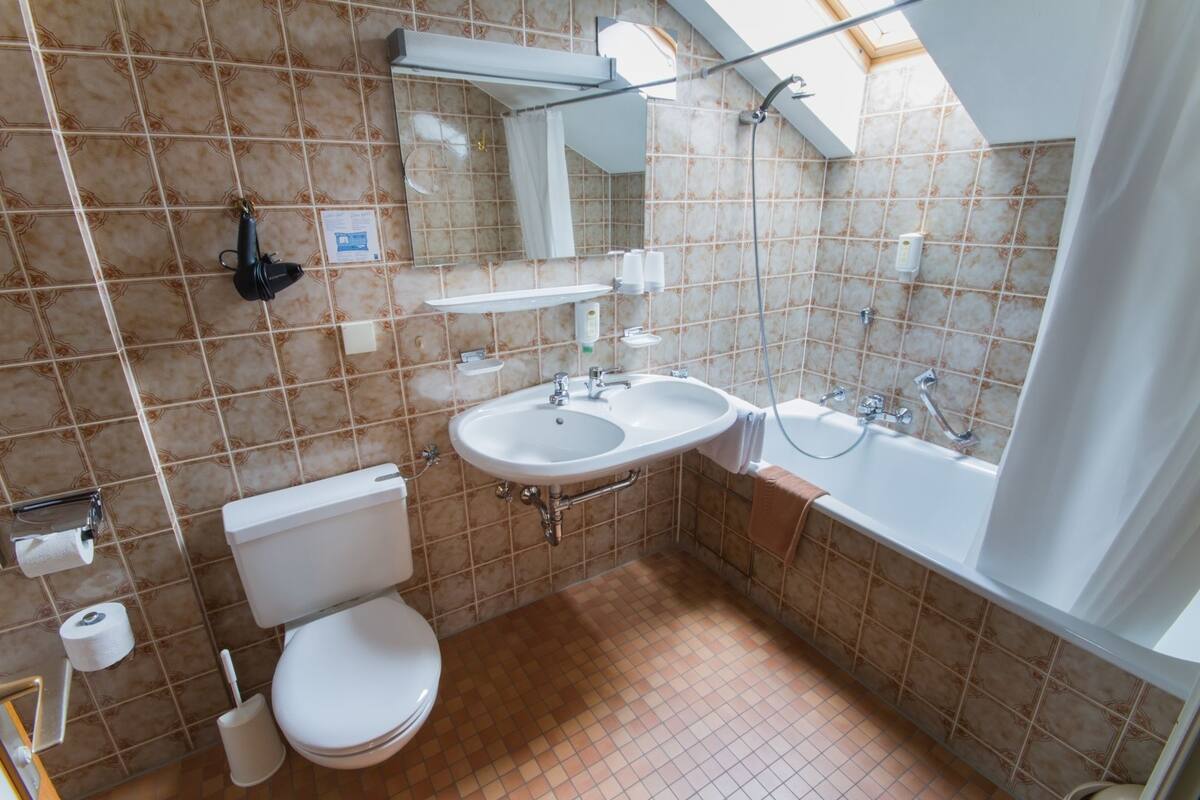 suite | bathroom | rainfall showerhead, free toiletries, hair dryer, towels