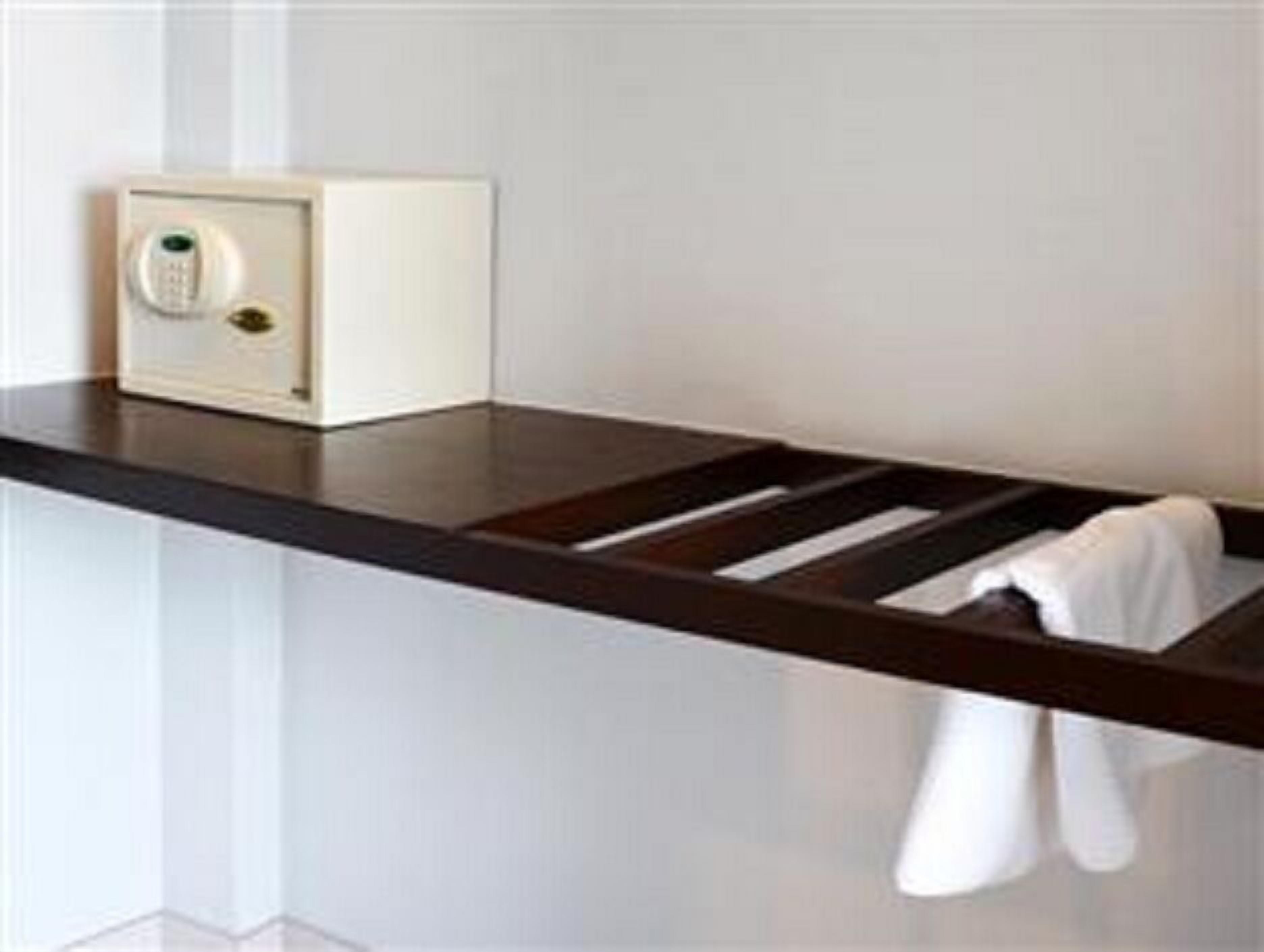 standard room | safe