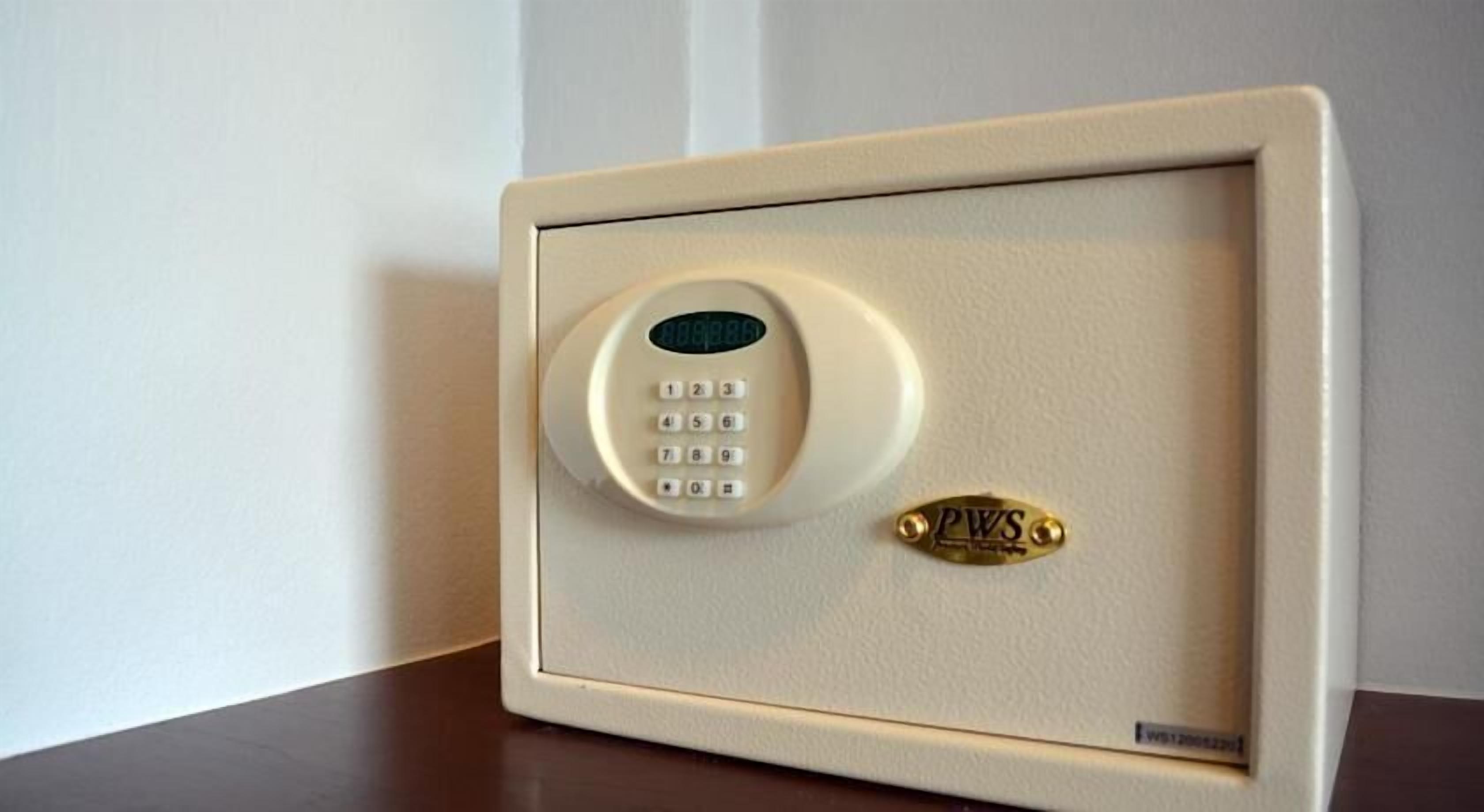 standard room | safe