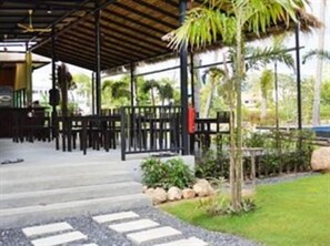 Thai cuisine, pool views 