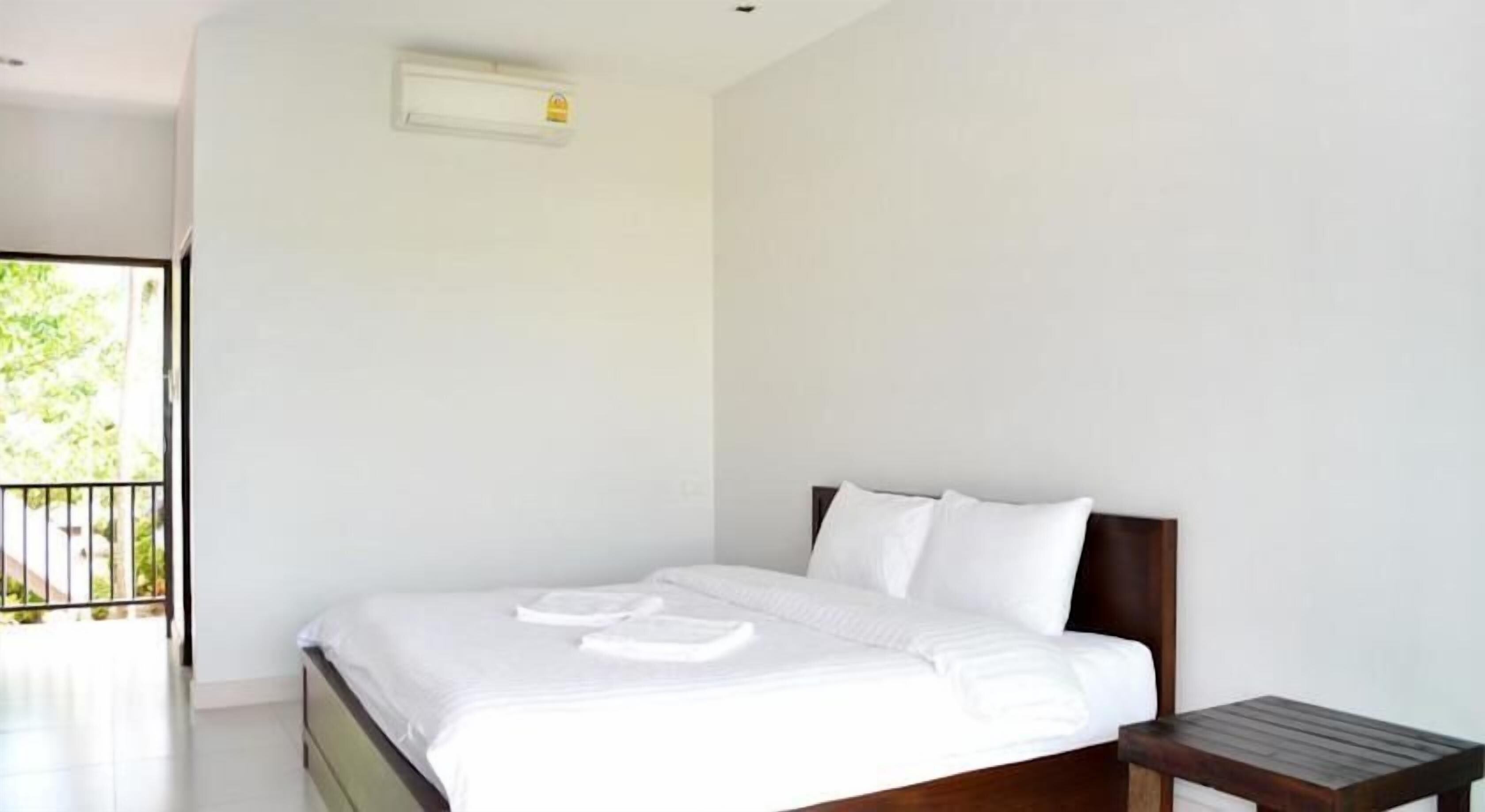 minibar, in-room safe, blackout curtains, rollaway beds