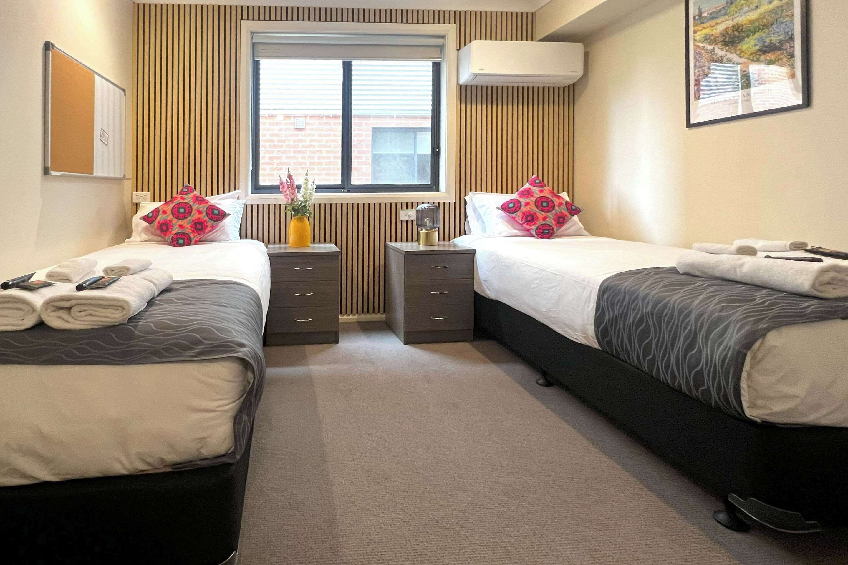 standard room, 2 single beds, non smoking | pillow-top beds, individually decorated, individually furnished