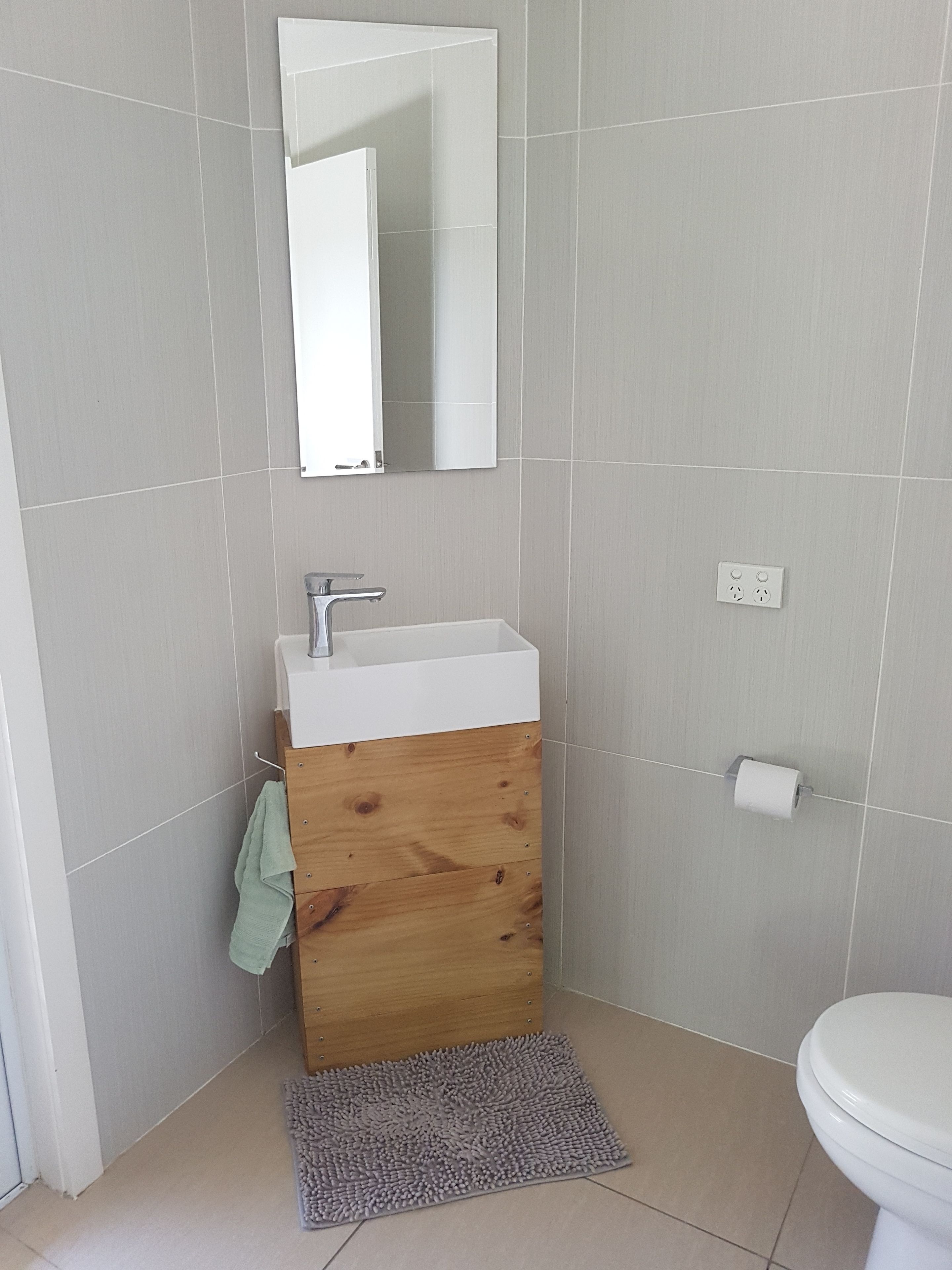 shower, free toiletries, towels