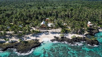 Private beach, white sand, sun-loungers, beach towels