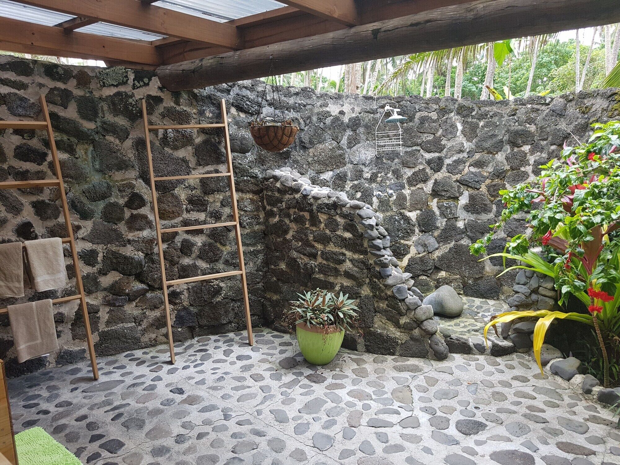 bathroom | shower, free toiletries, towels