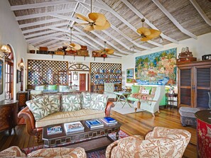 Lobby lounge