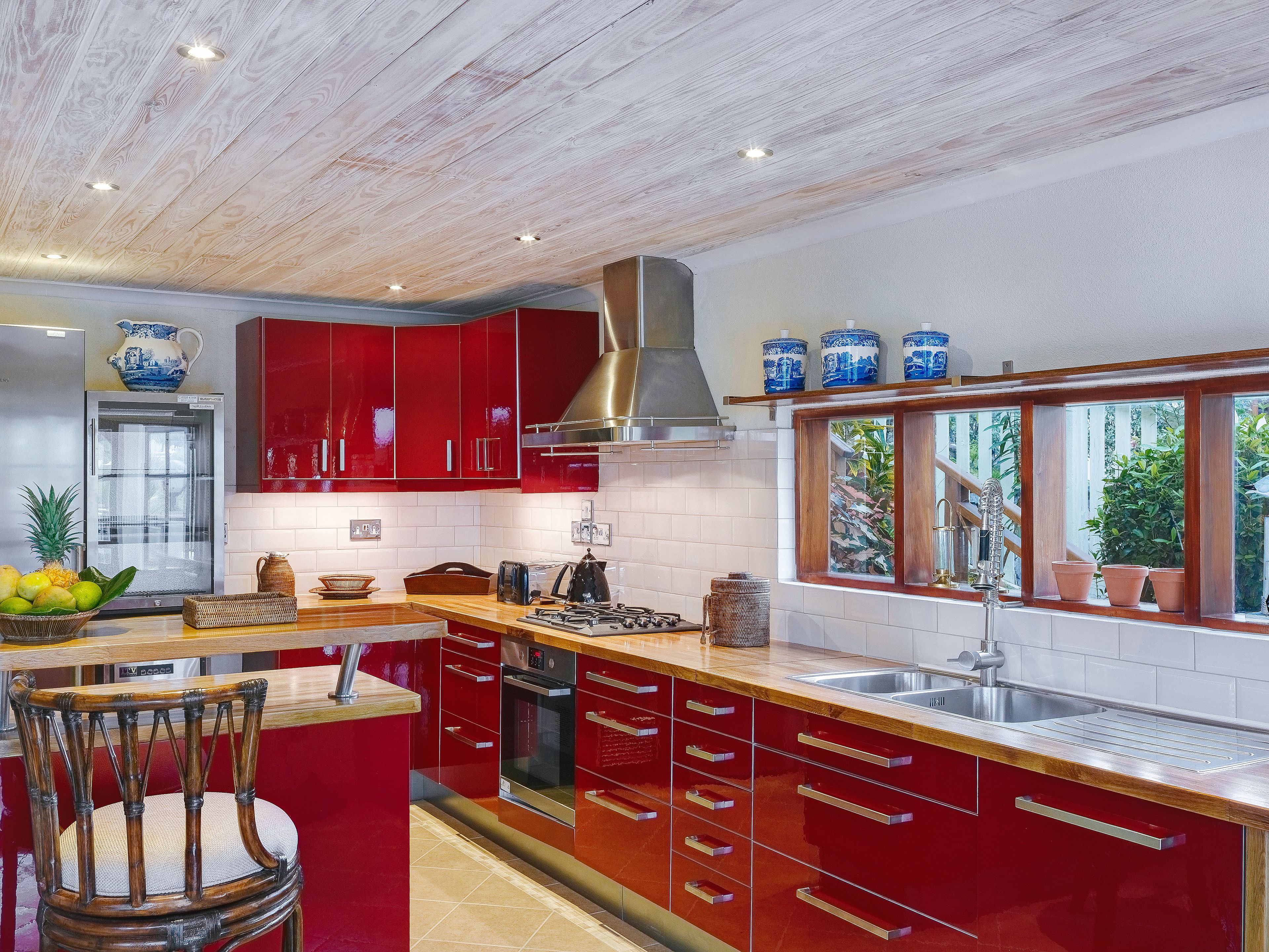 grand villa, 4 bedrooms, ocean view | private kitchen | coffee/tea maker