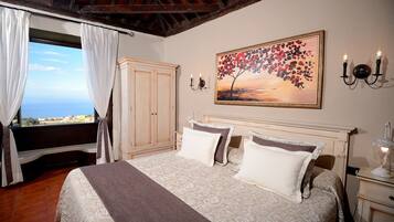 Studio | In-room safe, desk, free cribs/infant beds, free WiFi