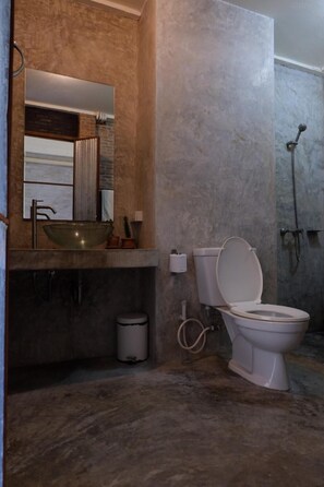 Shower, free toiletries, hair dryer, towels - Samatha Bed & Breakfast (Koh Tao)