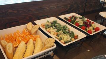 Cooked-to-order breakfast on weekends (KRW 19000 per person)