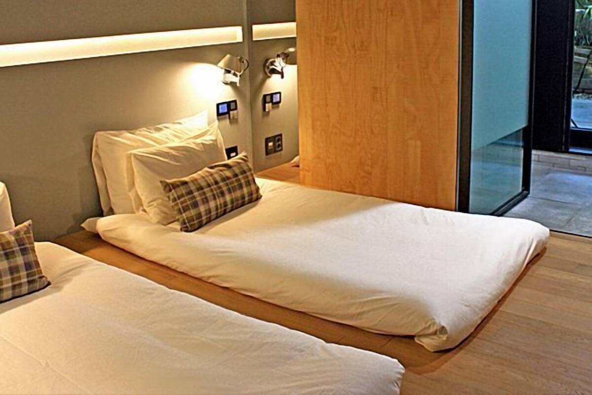 Free WiFi, bed sheets