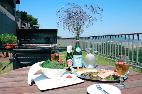 BBQ Package, Superior Double room (Mountain View) | 1 dormitorio y wifi gratis