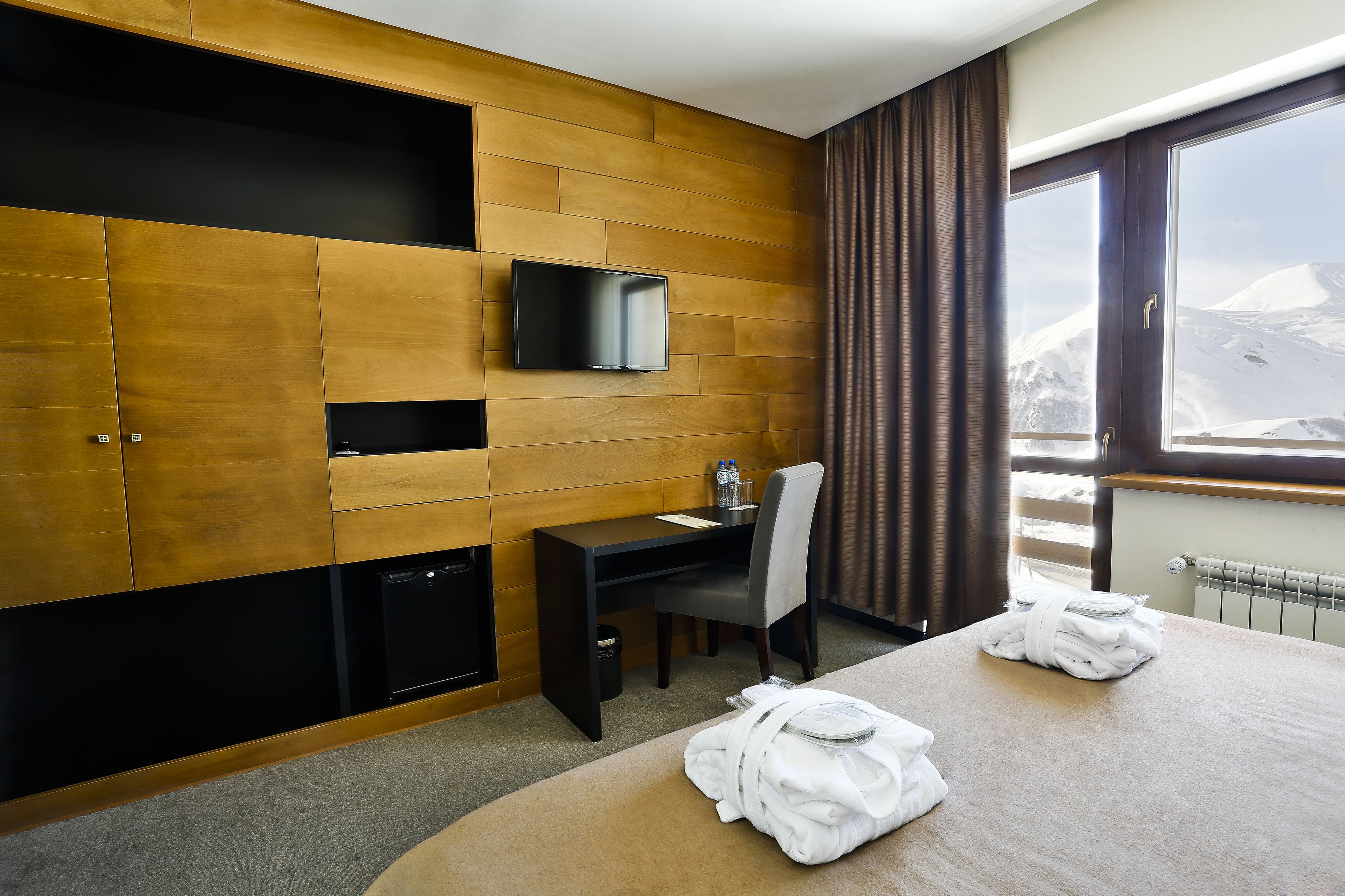 family room | 1 bedroom, minibar, individually decorated, individually furnished