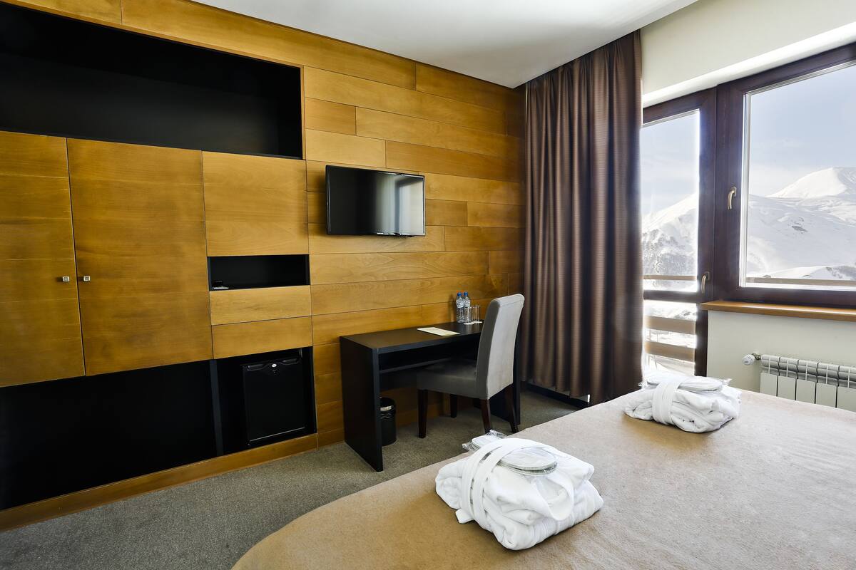 family room | 1 bedroom, minibar, individually decorated, individually furnished