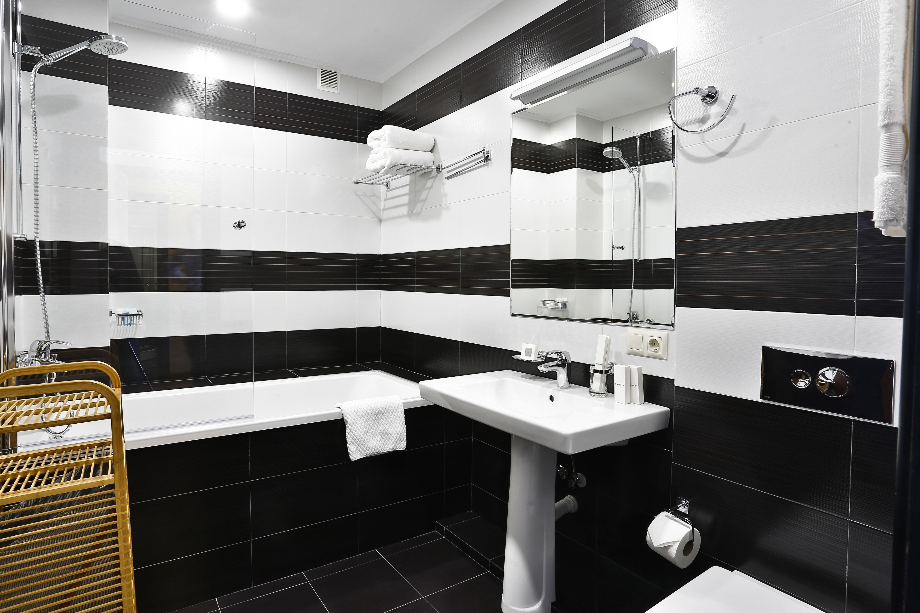 king suite, 2 bedrooms | bathroom | shower, free toiletries, hair dryer, bathrobes