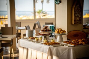 Tägliches inbegriffenes kontinentales Frühstück