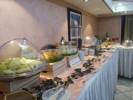 Breakfast, lunch, dinner served; Moroccan cuisine 