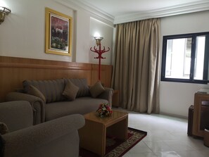 Télévision LCD de 32 pouces avec chaînes par satellite, télévision