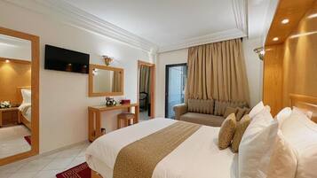 Classic Double Room | In-room safe, desk, soundproofing, free WiFi