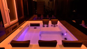 Indoor spa tub - Hotel Sofia (Wroclaw)