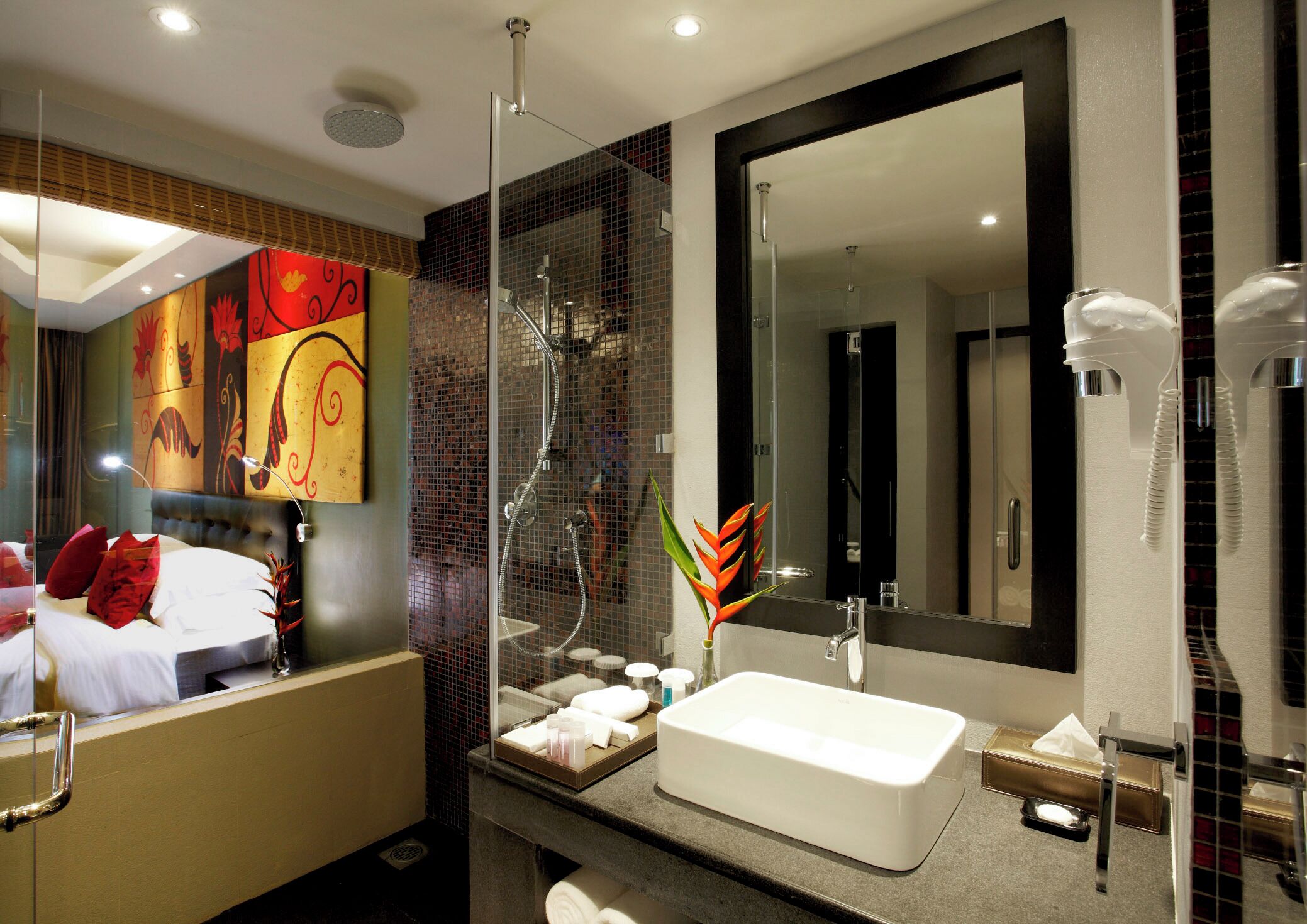 rainfall showerhead, free toiletries, hair dryer, towels