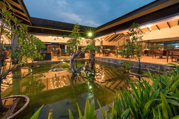 3 間餐廳;供應早餐、午餐和晚餐