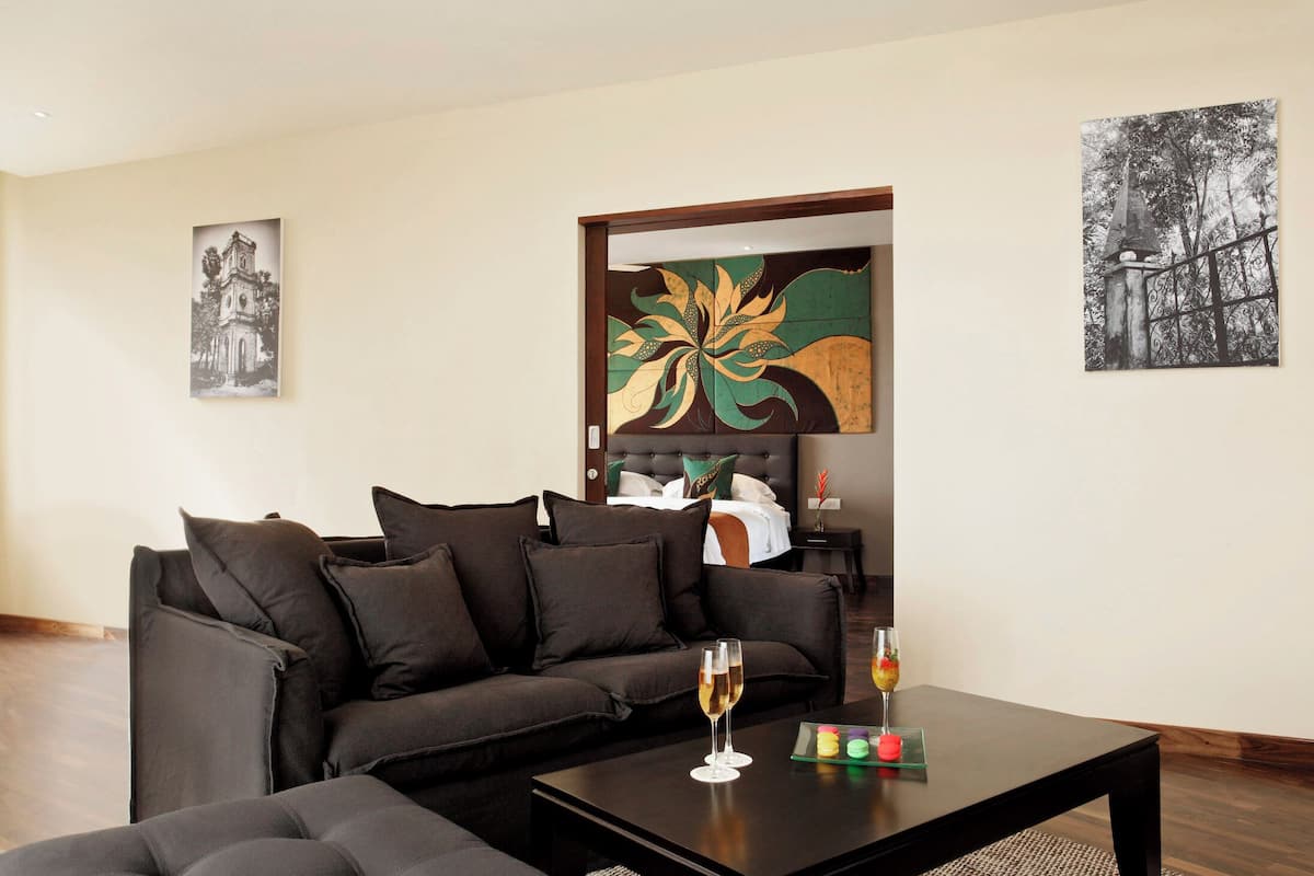 one bedroom ocean view suite | living area | flat-screen tv