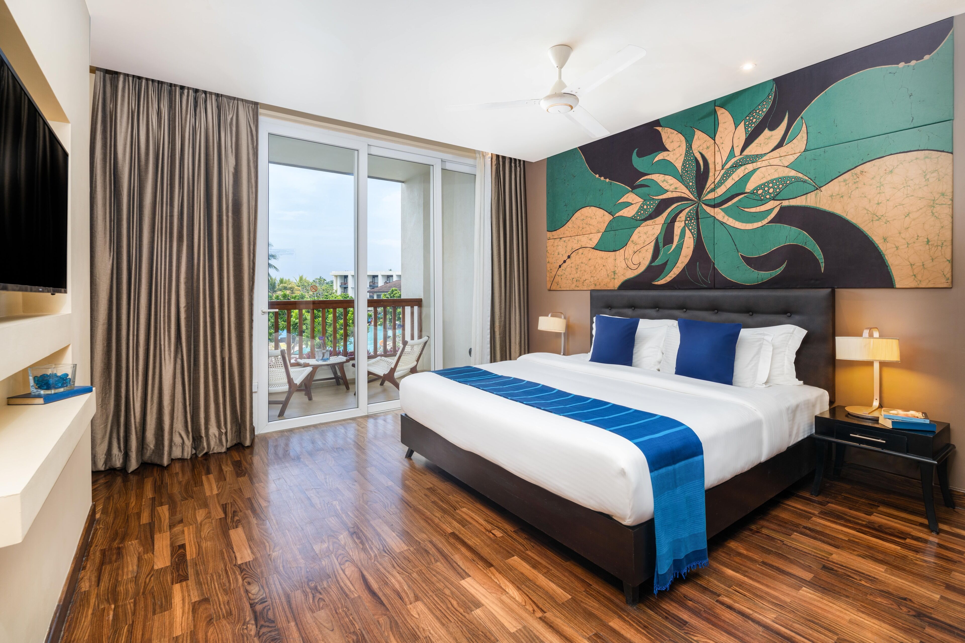 Minibar, bureau, espace de travail pour ordinateur portable