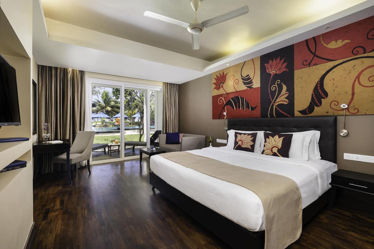Deluxe Pool side Terrace Room | Minibar, bureau, espace de travail pour ordinateur portable