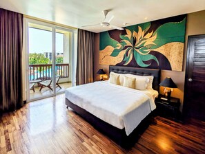 Minibar, desk, laptop workspace, blackout drapes - NH Bentota Ceysands Resort (Bentota)