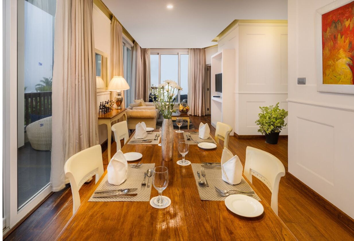 royal suite | living area | flat-screen tv