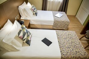 Habitación individual básica | Minibar, escritorio, sistema de insonorización y wifi gratis