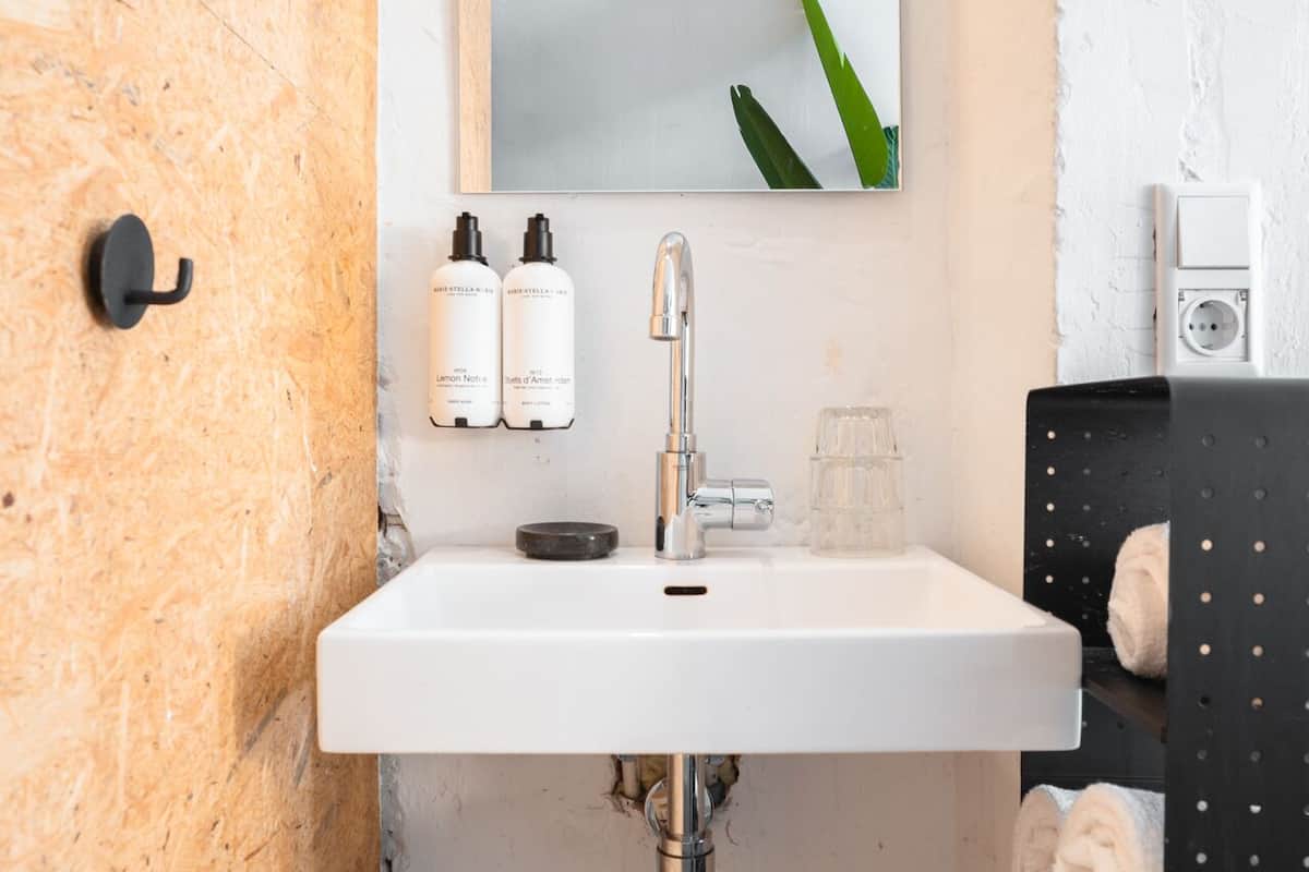 signature room | bathroom | eco-friendly toiletries, hair dryer, towels, soap