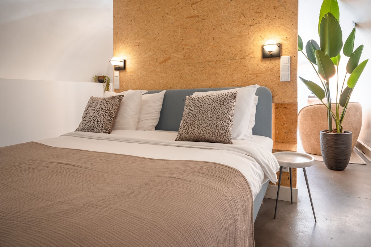 signature room | 1 bedroom, hypo-allergenic bedding, in-room safe, soundproofing