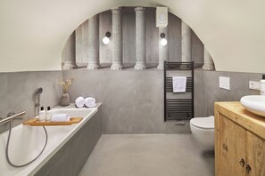 Judge's Canal Room | Bathroom