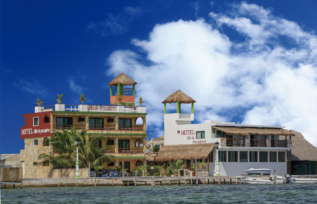Hotel Rio Lagartos accommodation with a river view